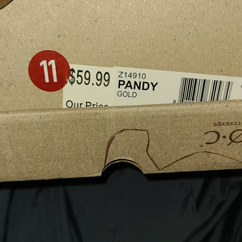 Size 11 Born sandals